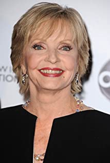 How tall is Florence Henderson?